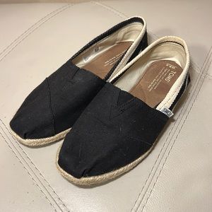 Black TOMS